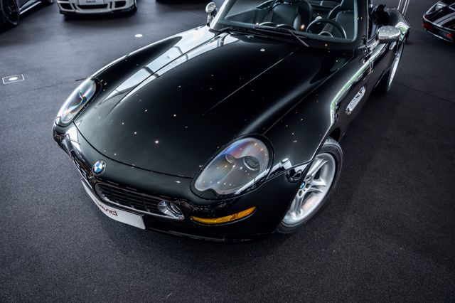 BMW Z8 im Showroom von David Finest Sports Cars Hamburg