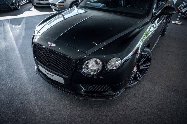Bentley Continental V8 im Showroom von David Finest Sports Cars Hamburg