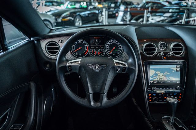 Bentley Continental V8 im Showroom von David Finest Sports Cars Hamburg