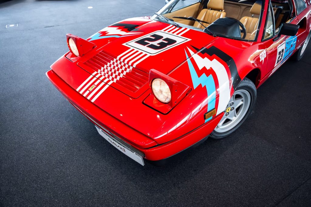 Ferrari 328 GTS im Showroom von David Finest Sports Cars Hamburg