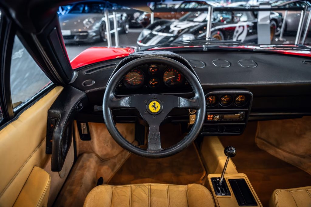 Ferrari 328 GTS im Showroom von David Finest Sports Cars Hamburg