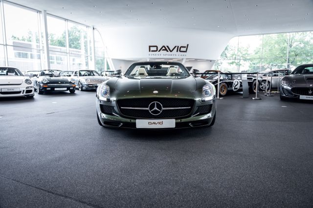 Mercedes-Benz SLS AMG GT Roadster im Showroom von David Finest Sports Cars Hamburg