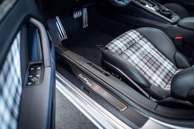 Porsche 911 Turbo 50 Jahre im Showroom von David Finest Sports Cars Hamburg