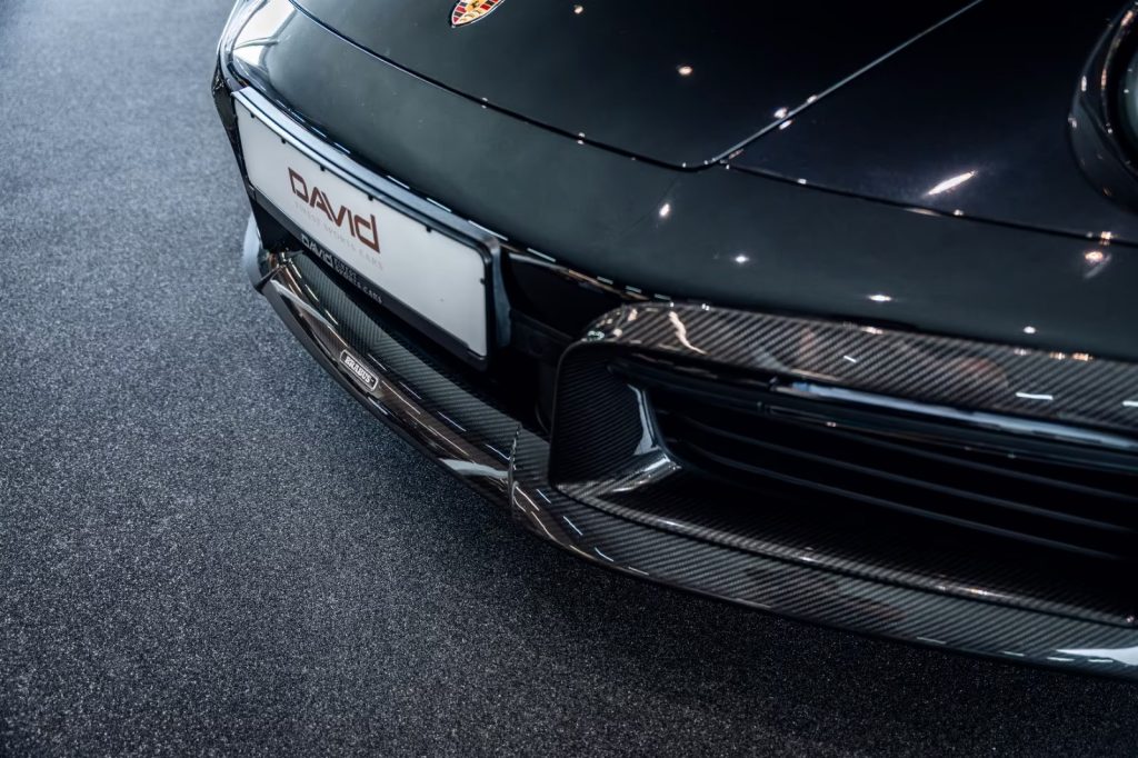 Ferrari 328 GTS im Showroom von David Finest Sports Cars Hamburg