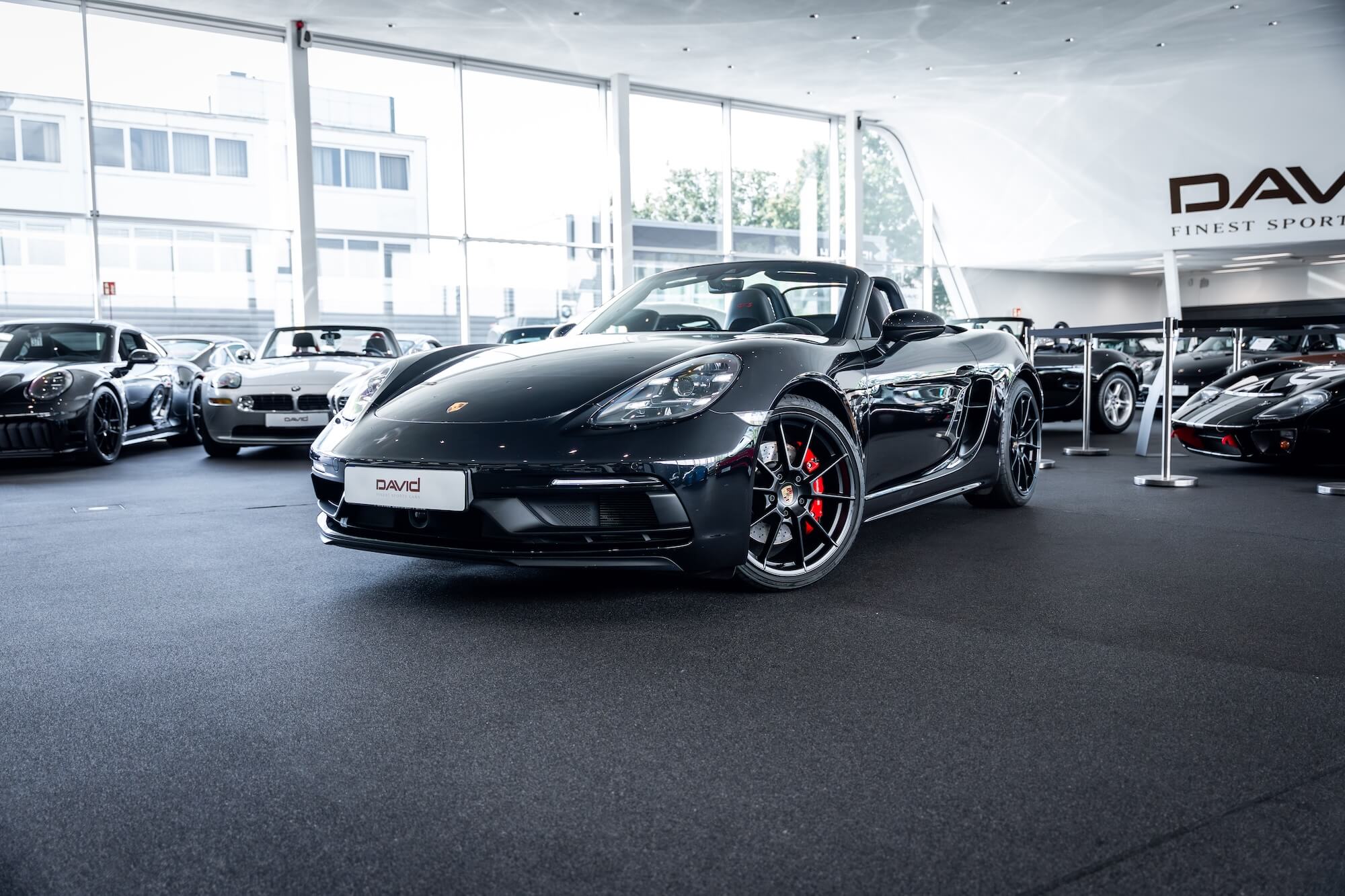 Porsche Boxster GTS 4.0 im Showroom von David Finest Sports Cars Hamburg