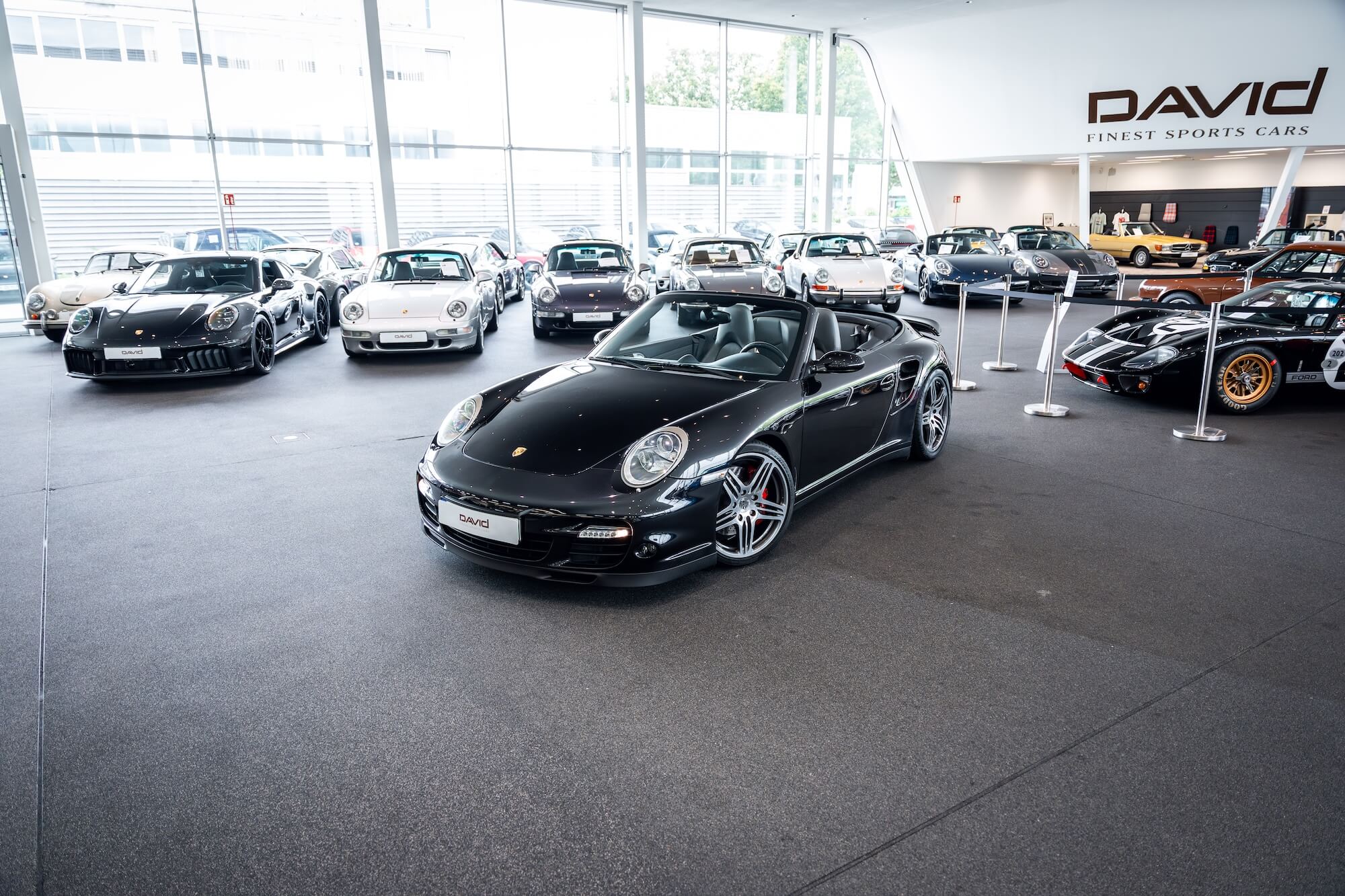 Porsche 997 GTS im Showroom von David Finest Sports Cars Hamburg