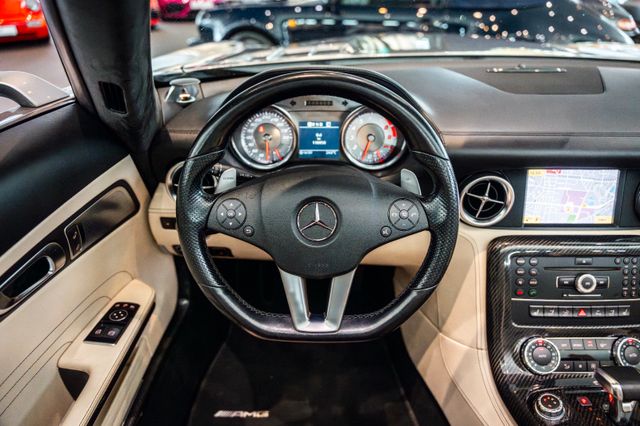 Mercedes-Benz SLS Roadster im Showroom von David Finest Sports Cars Hamburg