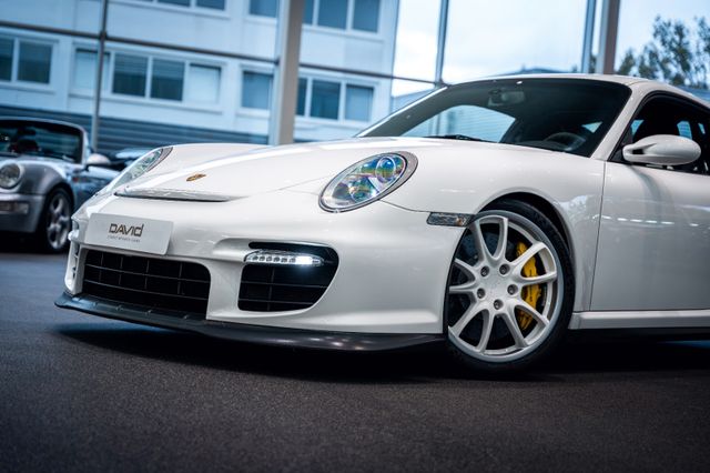 Porsche 964 C2 im Showroom von David Finest Sports Cars Hamburg