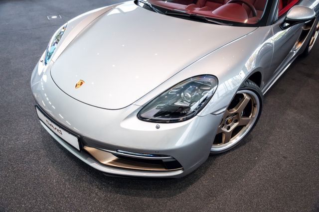 Porsche 997 GT2 im Showroom von David Finest Sports Cars Hamburg