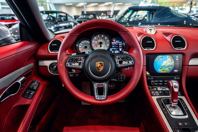 Porsche Boxster GTS 4.0  im Showroom von David Finest Sports Cars Hamburg