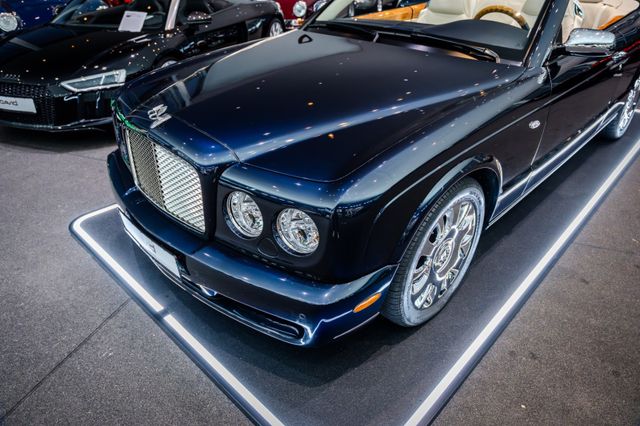Bentley Azure im Showroom von David Finest Sports Cars Hamburg