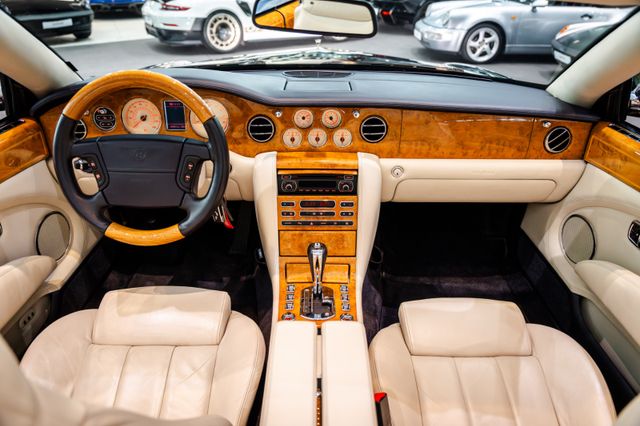 Bentley Azure im Showroom von David Finest Sports Cars Hamburg