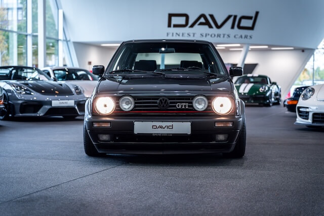 Golf GTI MK2 im Showroom von David Finest Sports Cars Hamburg