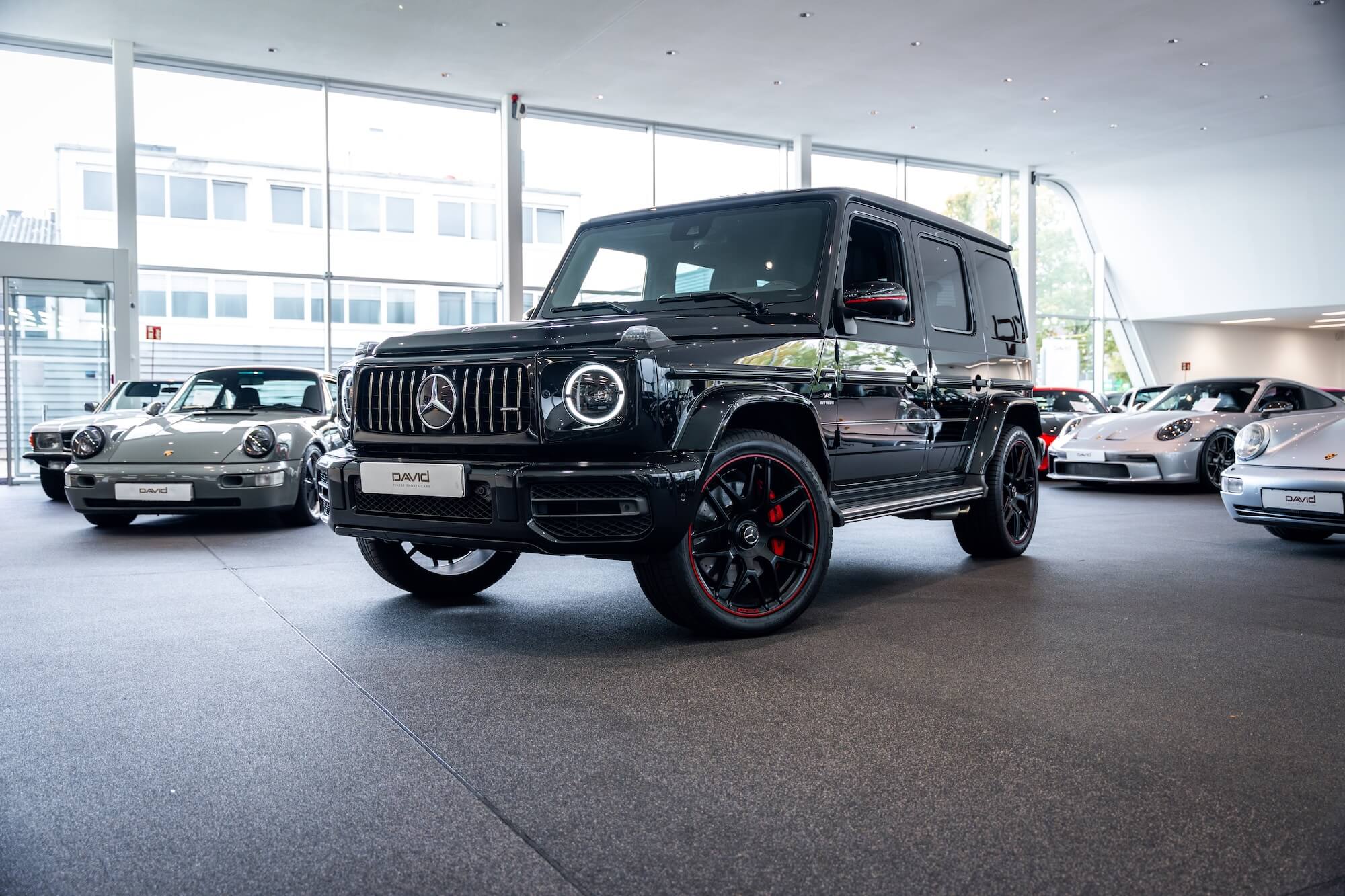 Mercedes-Benz G 63 AMG im Showroom von David Finest Sports Cars Hamburg