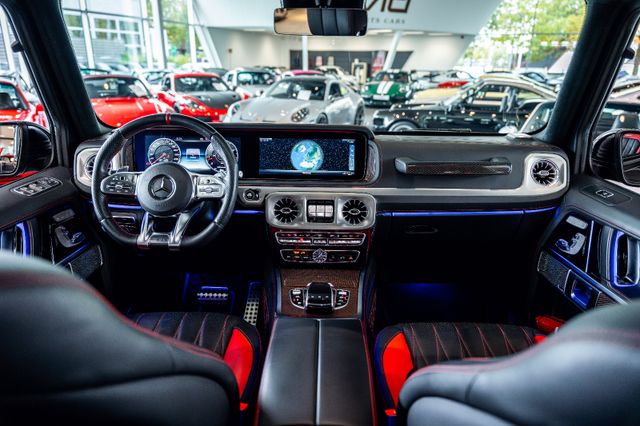 Mercedes-Benz G 63 AMG im Showroom von David Finest Sports Cars Hamburg