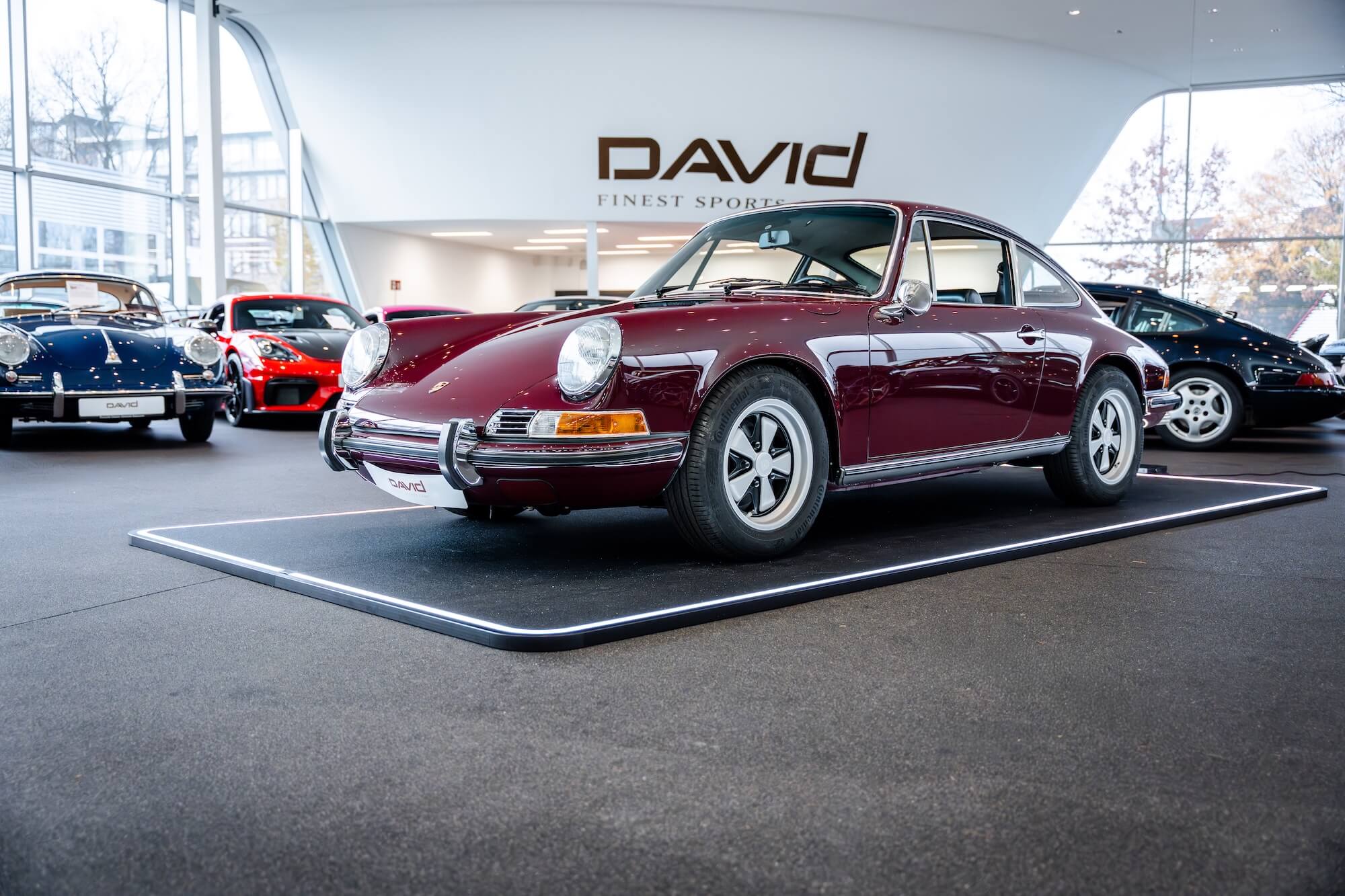 Porsche F-Modell E im Showroom – David Finest Sports Cars Hamburg Porsche F-Modell E im Showroom von David Finest Sports Cars Hamburg
