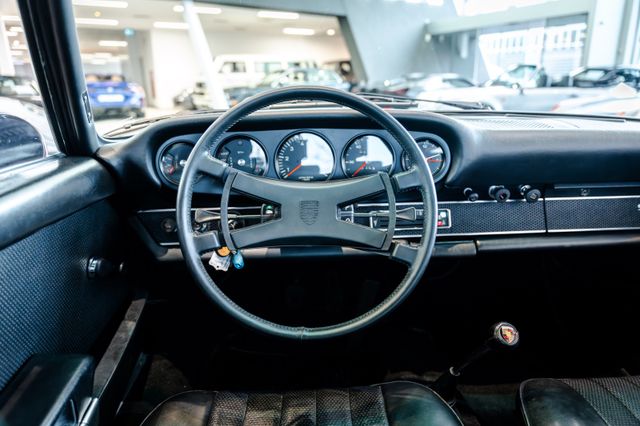 Porsche F-Modell E im Showroom von David Finest Sports Cars Hamburg