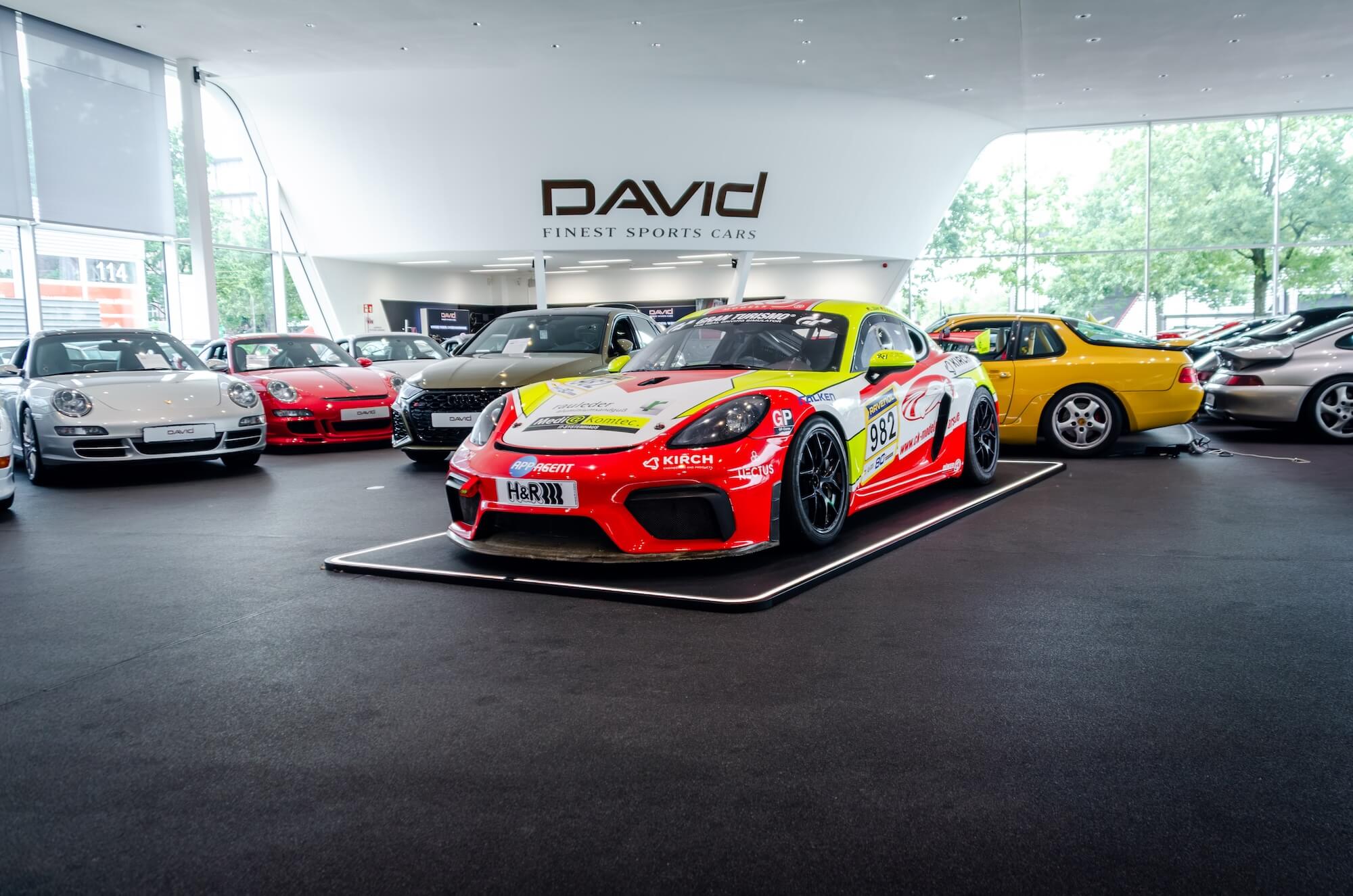 Porsche 718 Cayman GT4 Clubsport MR Cabriolet David Finest Sports Cars Hamburg (1)